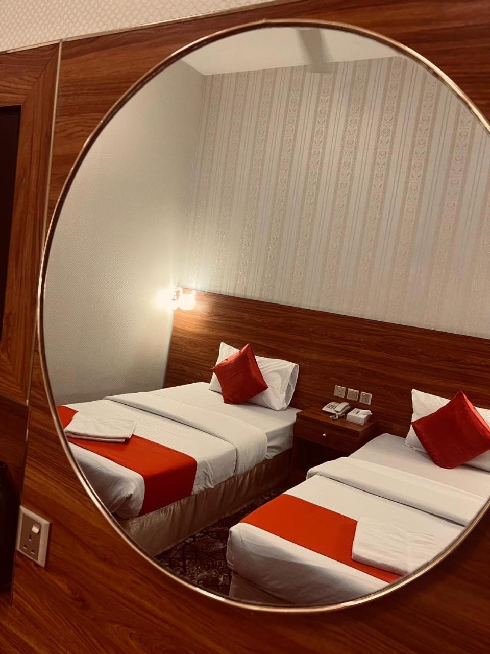 Parasol Hotel Dubai Esterno foto